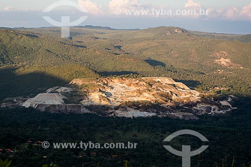  Pedreira da Prefeitura de Pirenópolis - cujo principal componente de extração é o quartzo  - Pirenópolis - Goiás (GO) - Brasil