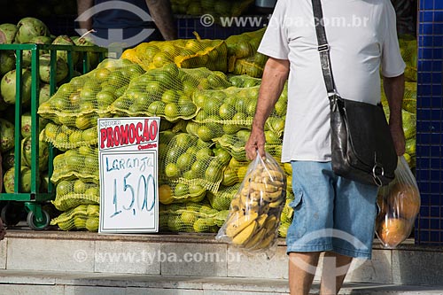  Frutas à venda na Avenida Benjamim Constant  - Pirenópolis - Goiás (GO) - Brasil