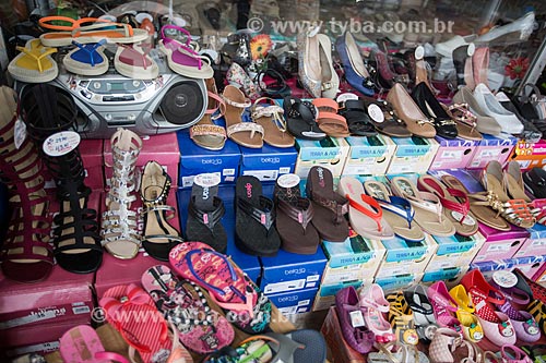  Detalhe de calçados à venda  - Anápolis - Goiás (GO) - Brasil