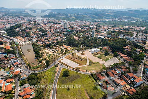  Foto aérea do Centro de Convenções Victor Brecheret com o Lago do Major à esquerda  - Atibaia - São Paulo (SP) - Brasil