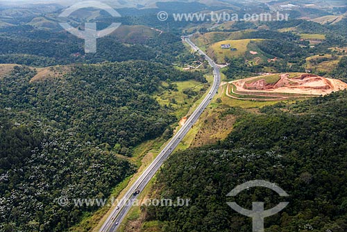  Foto aérea da Rodovia Presidente Dutra (BR-116) próximo à cidade de Santa Isabel  - Santa Isabel - São Paulo (SP) - Brasil