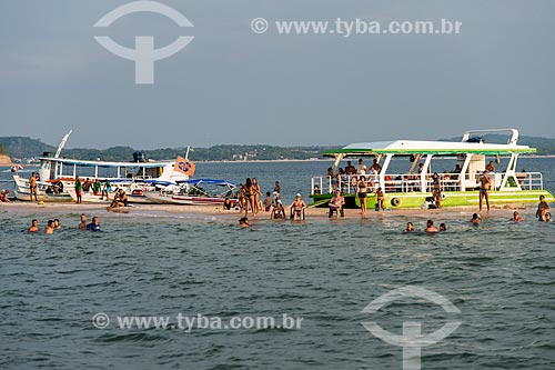  Banhistas na praia fluvial de Ponta do Caruru - visível apenas na época de seca  - Santarém - Pará (PA) - Brasil