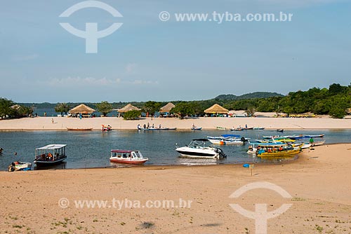  Barcos ancorados na orla da Praia de Alter-do-Chão  - Santarém - Pará (PA) - Brasil