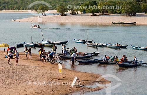  Catraias - tipo de balsa utilizada no transporte de passageiros - utilizada na travessia entre a Praia de Alter-do-Chão e a Ilha do Amor  - Santarém - Pará (PA) - Brasil