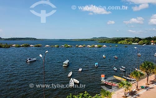  Vista de cima de barcos ancorados na orla da Ilha do Amor  - Santarém - Pará (PA) - Brasil