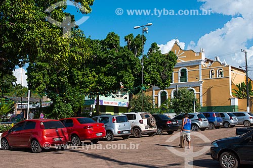  Praça central do distrito de Alter-do-Chão com a Igreja de Nossa Senhora da Saúde (1896) ao fundo  - Santarém - Pará (PA) - Brasil