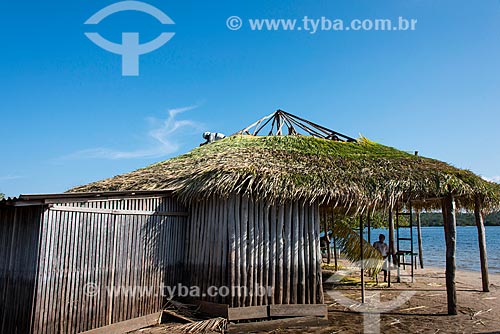  Quiosque com telhado feito com a palha da curuá-pixuna (Orbignya Pixuna)  - Santarém - Pará (PA) - Brasil