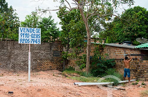  Placa de venda de propriedade no distrito de Alter-do-Chão  - Santarém - Pará (PA) - Brasil