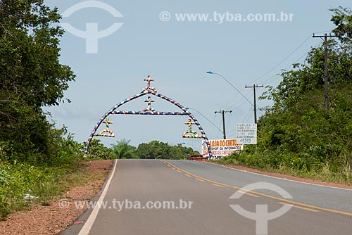  Pórtico em forma do Arco do Sairé no distrito de Alter-do-Chão  - Santarém - Pará (PA) - Brasil