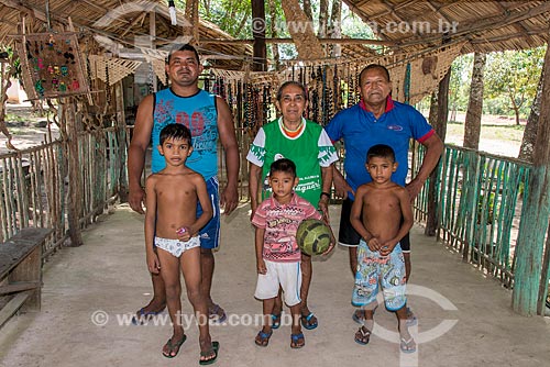  Família da Comunidade Ribeirinha Maguary - ribeirinhos que viviam da extração do látex - na Floresta Nacional do Tapajós  - Belterra - Pará (PA) - Brasil
