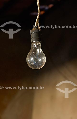  Detalhe de lâmpada em fazenda no distrito de Palmeirinha  - Unaí - Minas Gerais (MG) - Brasil