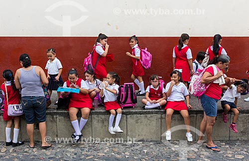  Crianças na entrada da escola  - Puerto Vallarta - Jalisco - México