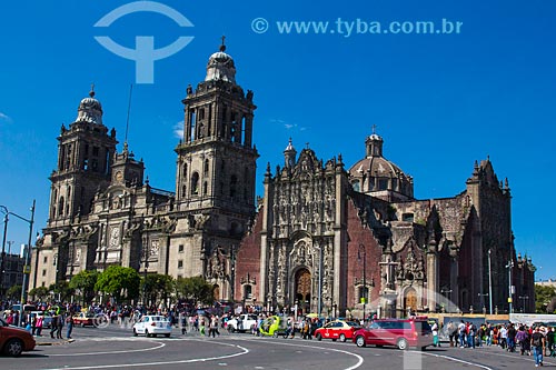  Vista da La Catedral Metropolitana de la Ciudad de México - a partir da Plaza de la Constitución (Praça da Constituição) - também conhecida como Zócalo  - Cidade do México - Distrito Federal - México