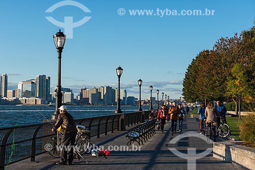  Vista da orla da Baía de Nova Iorque a partir do Battery Park  - Cidade de Nova Iorque - Nova Iorque - Estados Unidos