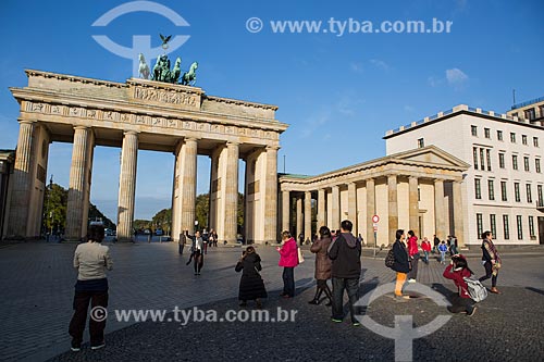  Turistas no Portão de Brandemburgo (século XVIII)  - Berlim - Berlim - Alemanha