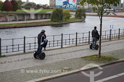  Pessoas andando de Segway Personal Transporter  - Berlim - Berlim - Alemanha