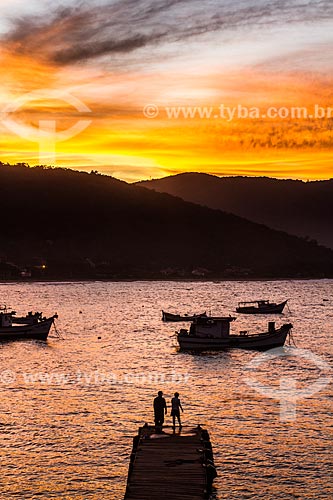  Pôr de sol na Ilha das Campanhas - Praia da Armação do Pântano do Sul  - Florianópolis - Santa Catarina (SC) - Brasil