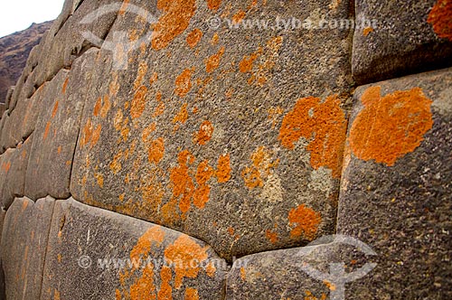  Detalhe de muro de pedra  - Ollantaytambo - Departamento de Cusco - Peru