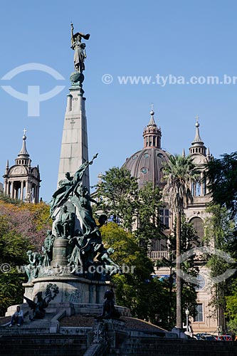  Vista do Monumento a Júlio de Castilhos na Praça Marechal Deodoro - mais conhecida como Praça da Matriz com a Catedral Metropolitana de Porto Alegre (1929) ao fundo  - Porto Alegre - Rio Grande do Sul (RS) - Brasil
