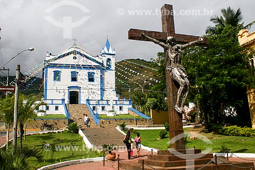  Cruzeiro com a Igreja Matriz de Nossa Senhora da Ajuda e Bom Sucesso ao fundo  - Ilhabela - São Paulo (SP) - Brasil