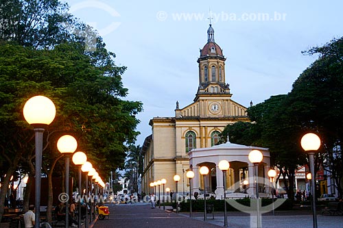  Praça Padre Miguel - mais conhecida como Praça da Matriz - com a Igreja Matriz de Nossa Senhora da Candelária (1780) ao fundo  - Itu - São Paulo (SP) - Brasil