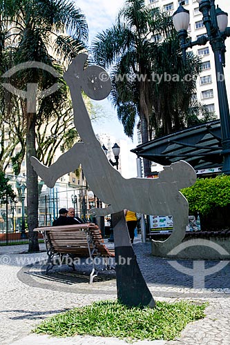  Passarela do Futebol (2010) na Praça General Osório - escultura em homenagem ao ex-jogador Leônidas da Silva  - Curitiba - Paraná (PR) - Brasil