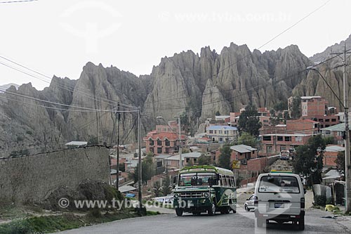  Estrada entre as formações geológicas no Valle de la Luna (Vale da Lua)  - La Paz - Departamento de La Paz - Bolívia