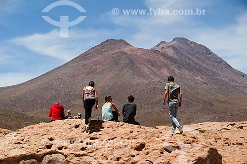  Turistas no deserto próximo ao Salar de Uyuni  - Uyuni - Departamento Potosí - Bolívia