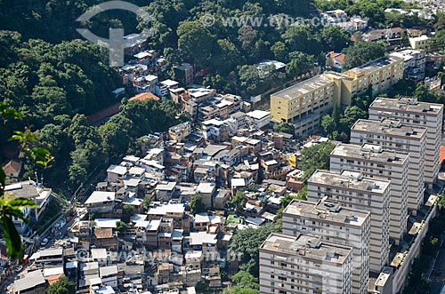  Vista da favela no Morro dos Cabritos e dos prédios no bairro Peixoto a partir do Morro dos Cabritos  - Rio de Janeiro - Rio de Janeiro (RJ) - Brasil