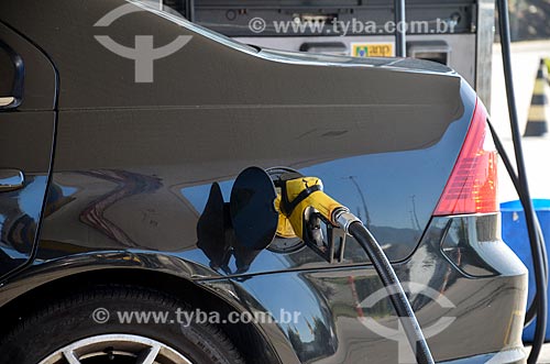  Detalhe de carro abastecendo em posto de gasolina  - Rio de Janeiro - Rio de Janeiro (RJ) - Brasil