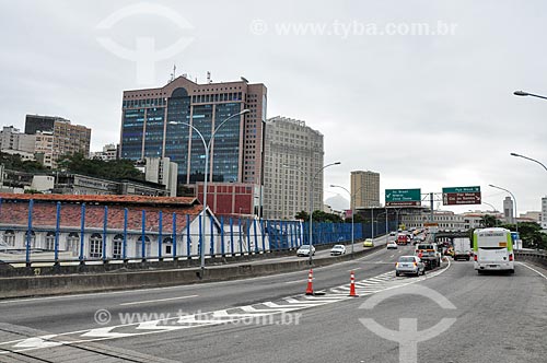  Tráfego no Elevado da Perimetral com o Centro Empresarial RB1  - Rio de Janeiro - Rio de Janeiro (RJ) - Brasil