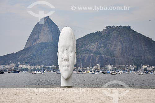  Estátua de fibra de vidro denominada Awilda, instalada na Praia de Botafogo - Obra do artista espanhol Jaume Plensa  - Rio de Janeiro - Rio de Janeiro (RJ) - Brasil