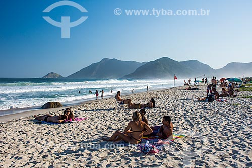  Banhistas na Praia de Grumari  - Rio de Janeiro - Rio de Janeiro (RJ) - Brasil