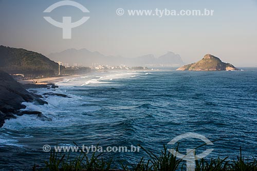  Praia da Macumba - à esquerda - com a Pedra do Pontal  - Rio de Janeiro - Rio de Janeiro (RJ) - Brasil