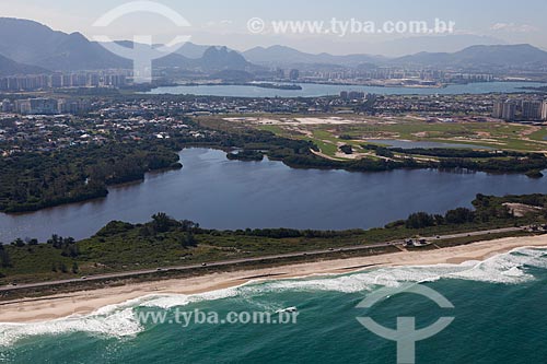  Foto aérea da orla do Parque Natural Municipal de Marapendi com o Campo de Golfe da Barra da Tijuca - parte do Parque Olímpico Rio 2016 - ao fundo  - Rio de Janeiro - Rio de Janeiro (RJ) - Brasil