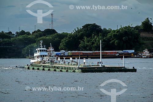 Balsa transportando combustível no Rio Negro  - Manaus - Amazonas (AM) - Brasil