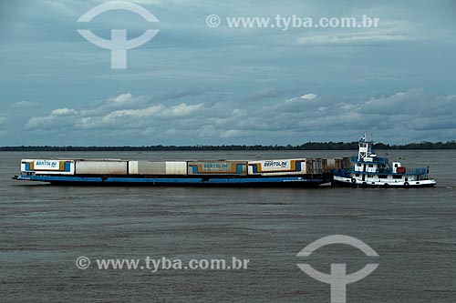  Balsa transportando contêiners no Rio Amazonas  - Parintins - Amazonas (AM) - Brasil