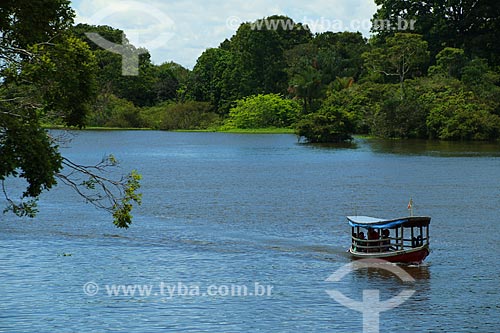  Barco no Rio Amazonas próximo à Parintins  - Parintins - Amazonas (AM) - Brasil