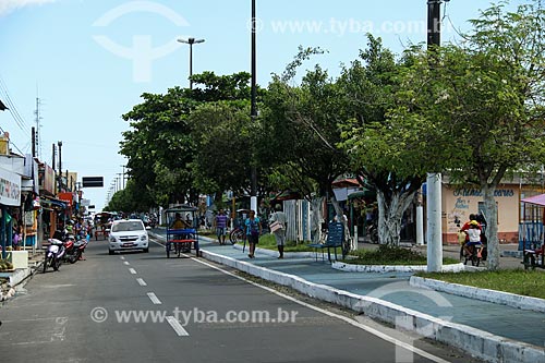  Rua comercial na cidade de Parintins - calçadas em azul (Boi Caprichoso)  - Parintins - Amazonas (AM) - Brasil