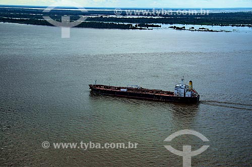  Foto aérea do navio petroleiro Rômulo Almeida no Rio Amazonas  - Parintins - Amazonas (AM) - Brasil