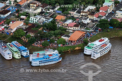  Foto aérea de barcos atracados na orla da cidade de Parintins  - Parintins - Amazonas (AM) - Brasil