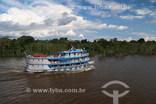 Barco de transporte de passageiros no Rio Amazonas próximo à Urucurituba  - Urucurituba - Amazonas (AM) - Brasil
