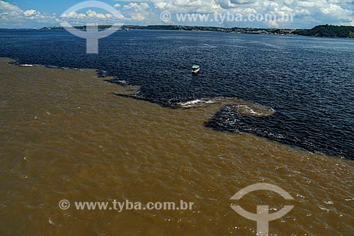  Vista de cima do encontro das águas do Rio Negro e Rio Solimões  - Manaus - Amazonas (AM) - Brasil