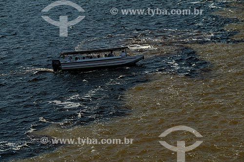  Vista de cima do encontro das águas do Rio Negro e Rio Solimões  - Manaus - Amazonas (AM) - Brasil