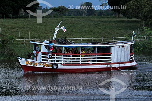  Barco no Rio Amazonas próximo à Parintins  - Parintins - Amazonas (AM) - Brasil