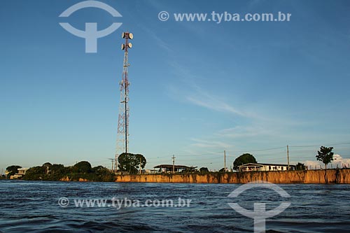  Antena de celular às margens do Rio Amazonas próximo à Parintins  - Parintins - Amazonas (AM) - Brasil