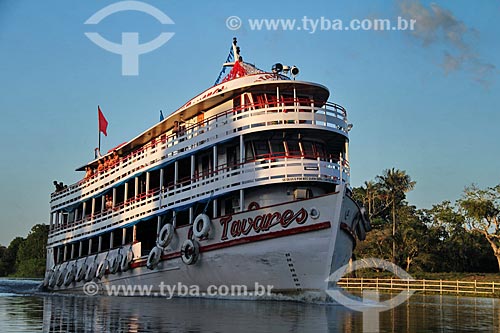  Barcos de transporte de passageiros no Rio Amazonas  - Parintins - Amazonas (AM) - Brasil