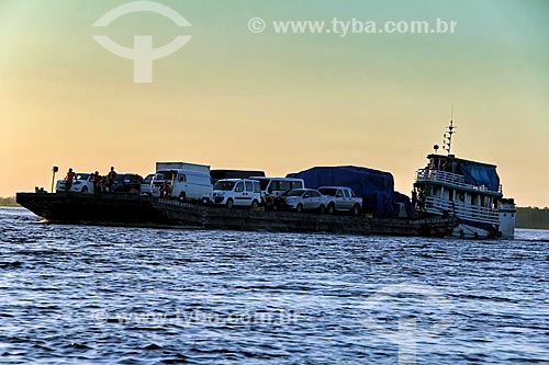  Balsa transportando carros no Rio Amazonas  - Parintins - Amazonas (AM) - Brasil