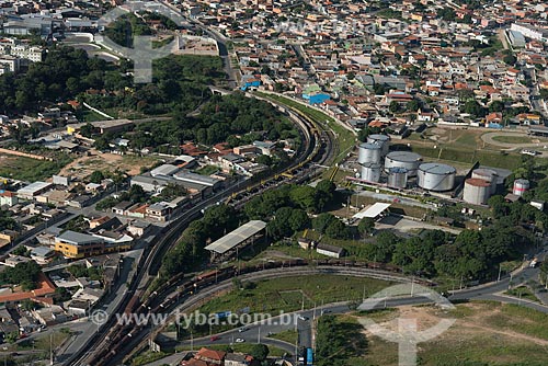  Foto aérea de trem da Ferrovia Centro-Atlântica próximo ao terminal de combustíveis da PETROBRAS  - Betim - Minas Gerais (MG) - Brasil