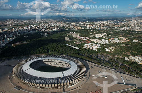  Foto aérea do Estádio Governador Magalhães Pinto (1965) - também conhecido como Mineirão - com o Campus Pampulha da Universidade Federal de Minas Gerais  - Belo Horizonte - Minas Gerais (MG) - Brasil